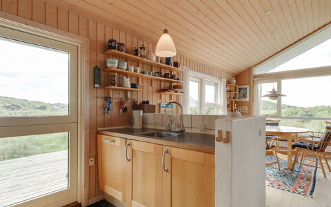 Eunike - 220M from the Sea: Küche, Interior Design, Holz, Flooring, Möbel, Countertop, Decke, Cabinetry, Küchengerät, Fussboden