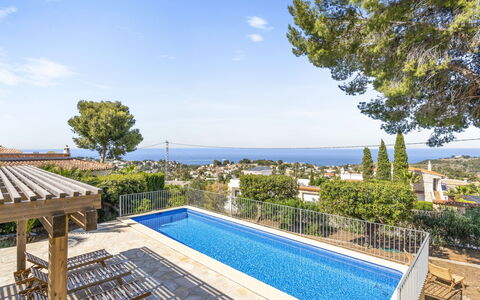Casa Xirimoia: Himmel, Eigentum, Gebäude, Schnee, Fenster, Holz, Steigung, Haus, Baum