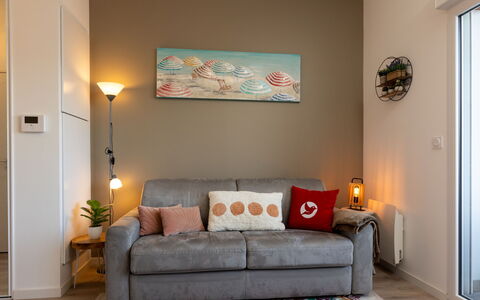Résidence de L'Hermine: Möbel, Interior Design, Couch, Flooring, Fussboden, Wand, Zimmer, Wohnzimmer, Holz, Zuhause