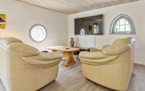 Aku - 24Km from the Sea: Interior Design, Flooring, Wand, Möbel, Holz, Fussboden, Couch, Decke, Wohnzimmer, Holzboden