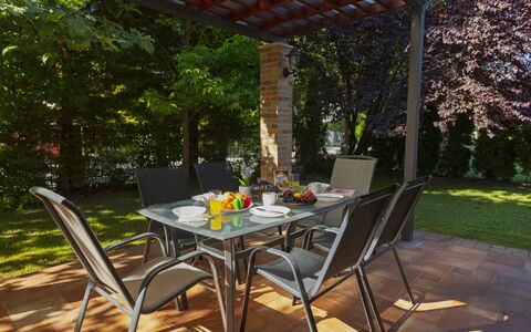 Toscana: Möbel, Gartenmöbel, Stuhl, Tabelle, Tisch Im Freien, Küche & Esszimmer Tisch, Restaurant, Schatten, Terrasse, Garten
