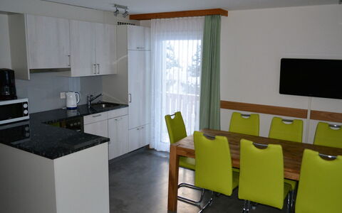 Amasaas: Eigentum, Möbel, Cabinetry, Gebäude, Stuhl, Küchengerät, Interior Design, Countertop, Flooring, Fussboden