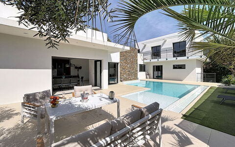 L'Oustaloun: Schwimmbad, Resort, Eco Hotel, Villa, Gartenmöbel, Hotel, Hof, Boutique Hotel, Sonnenliege
