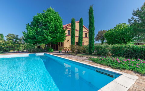 Casa Bellavista: Wasser, Pflanze, Himmel, Daytime, Eigentum, Grün, Blau, Azurblau, Gebäude, Baum