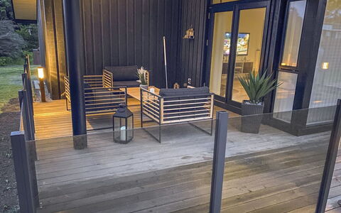 Telma - 200M from the Sea: Holz, Flooring, Fussboden, Holzboden, Veranda, Hartholz, Deck, Holzbeize, Planke, Schatten