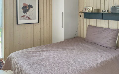 Telma - 200M from the Sea: Bett, Schlafzimmer, Bedding, Bettdecke, Holz, Möbel, Linens, Interior Design, Fussboden, Flooring