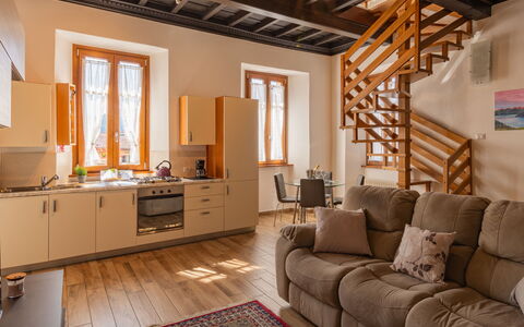 Tremezzina 606: Cabinetry, Eigentum, Möbel, Couch, Fenster, Countertop, Sinken, Holz, Interior Design, Die Architektur