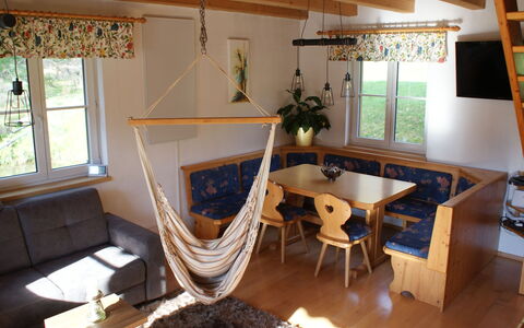 Reiter: Möbel, Tabelle, Holz, Fenster, Gebäude, Interior Design, Fussboden, Flooring, Pflanze, Wohnzimmer
