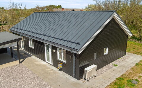 Hidde - 200M from the Sea: Decke, Flooring, Interior Design, Fussboden, Verbundwerkstoff, Möbel, Resort, Hotel, Design, Daylighting