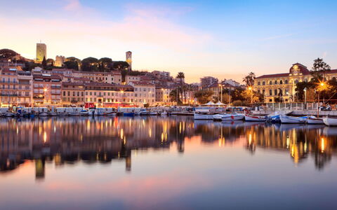 Cannes 535: Blau, Wasser, Gewässer, Stadt, Horizont, Wasserweg, Boot, Kanal, Watercraft, Menschliche Siedlung