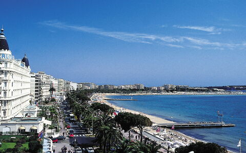 Cannes 535: Daytime, Gebäude, Stadt, Sommer, Küste, Wohnung, Küsten Und Ozeanische Forms, Eigentumswohnung, Meer, Ufer