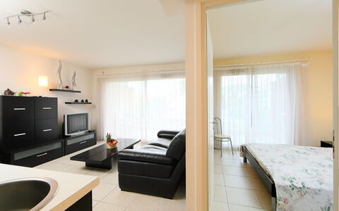 Casta Diva: Zimmer, Möbel, Eigentum, Interior Design, Schlafzimmer, Gebäude, Bett, Suite, Fussboden, Wand