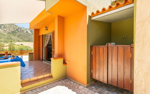 Luli: Eigentum, Pflanze, Tür, Interior Design, Holz, Die Architektur, Schatten, Fussboden, Flooring