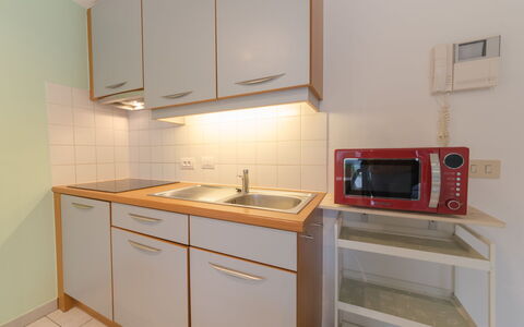 Ter Duinen with Parking: Cabinetry, Countertop, Eigentum, Spüle, Gebäude, Küchengerät, Herd, Sinken, Küche, Haushaltsgerät