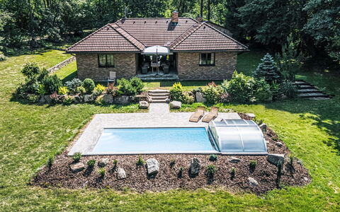 Kunějov: Schwimmbad, Strauch, Garten, Dach, Grundstueck, Estate, Landscaping, Hütte, Bauernhaus