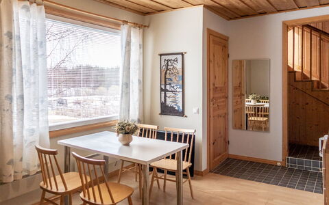 Jokiniitty 2: Möbel, Interior Design, Flooring, Fussboden, Holz, Holzboden, Decke, Esszimmer, Tabelle, Küche & Esszimmer Tisch