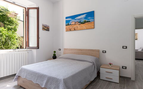 Sanda: Möbel, Eigentum, Komfort, Gebäude, Holz, Fenster, Interior Design, Flooring, Schatten, Bettrahmen