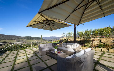 Bella Di Panzano: Pflanze, Himmel, Eigentum, Gebäude, Schatten, Interior Design, Gartenmöbel, Hütte, Freizeit, Grundeigentum