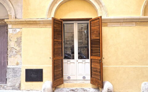 Corte Tiso: Gebäude, Tür, Fenster, Holz, Mauerwerk, Home Door, Haus, Backstein, Fassade