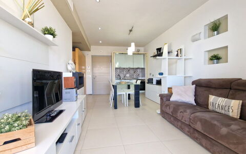 Suite Le Vele: Interior Design, Flooring, Möbel, Fussboden, Zimmer, Decke, Wohnung, Wohnzimmer, Fernsehen, Zuhause