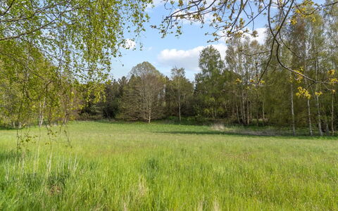 Till - 1.6Km from the Sea: Dach, Haus, Grundstueck, Zuhause, Hütte, Estate, Gartenbauten, Schatten, Blockhaus, Landscaping