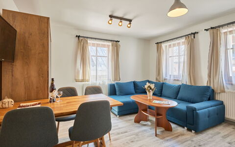 Marika: Möbel, Tabelle, Fenster, Couch, Gebäude, Holz, Interior Design, Die Architektur, Fussboden
