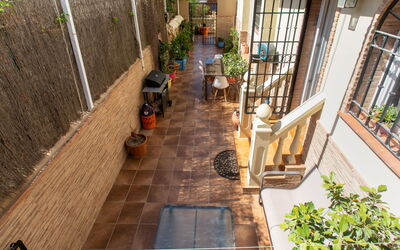 Trinquete House