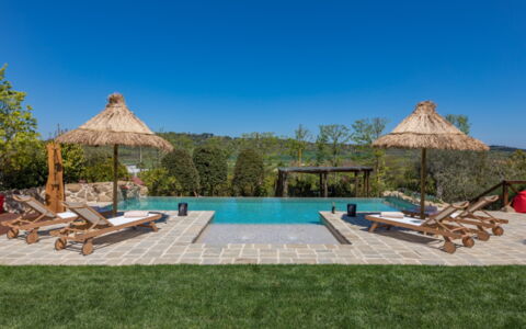 Casa Vacanze Paradiso: Himmel, Wasser, Schwimmbad, Gebäude, Schatten, Pflanze, Gartenmöbel, Baum, Sonnenliege, Grundstueck