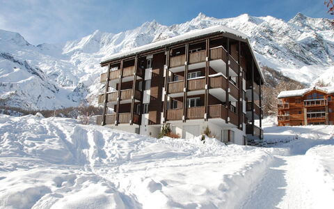 Topas 24: Himmel, Schnee, Gebäude, Berg, Eigentum, Wolke, Natur, Steigung, Haus, Baum