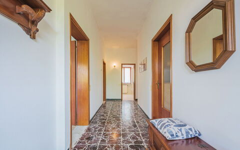 Magnolia: Spiegel, Gebäude, Eigentum, Tür, Holz, Beleuchtung, Interior Design, Fussboden, Flooring