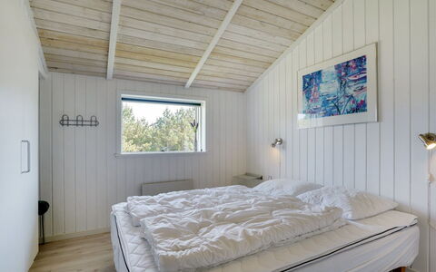Thove - 600M from the Sea: Holz, Schlafzimmer, Hütte, Planke, Bedding, Einfrieren, Hartholz, Bett, Winter, Bettdecke