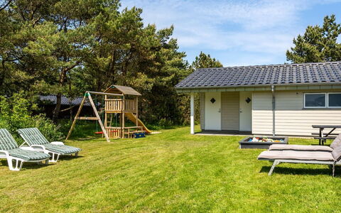 Thove - 600M from the Sea: Zuhause, Hütte, Grundstueck, Rasen, Schatten, Garten, Garten, Landscaping, Abstellgleis, Estate