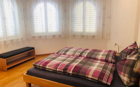 Edelweiss C: Möbel, Eigentum, Fenster, Komfort, Holz, Rollo, Textil, Interior Design, Flooring, Schatten