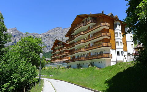 Edelweiss C: Himmel, Pflanze, Gebäude, Eigentum, Berg, Baum, Fenster, Grundstueck, Urban Design, Nachbarschaft