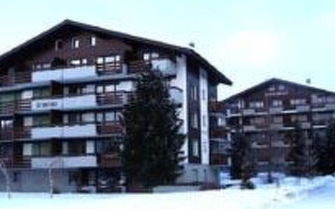 Everest: Himmel, Gebäude, Haus, Schnee, Baum, Fenster, Fassade, Wolke, Stadt