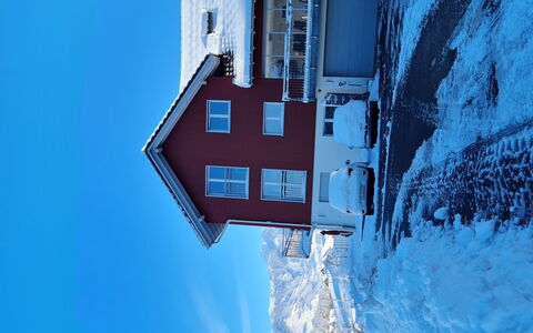 Luxenweid: Himmel, Fenster, Gebäude, Wasser, Blau, Azurblau, Welt, Steigung, Materialeigenschaft, Haus