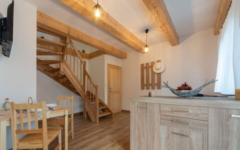 Agáta 1: Möbel, Eigentum, Cabinetry, Holz, Gebäude, Die Architektur, Interior Design, Tabelle, Fussboden, Flooring