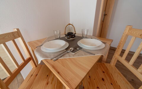 Agáta 2: Möbel, Geschirr, Armatur, Holz, Dishware, Gebäude, Bad Sink, Interior Design, Flooring, Komfort
