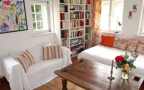 Reethuus: Tabelle, Bilderrahmen, Blume, Möbel, Couch, Eigentum, Fenster, Holz, Komfort, Interior Design