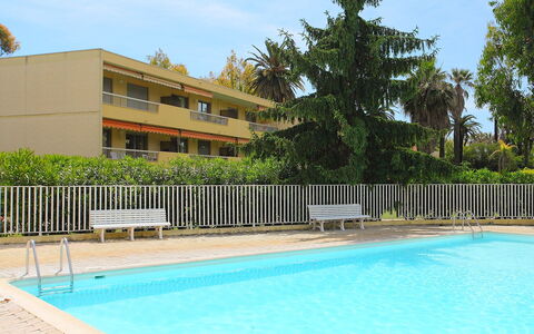 Les Eucalyptus: Schwimmbad, Eigentum, Freizeit, Grundeigentum, Gebäude, Haus, Urlaub, Resort, Wohnung, Zuhause