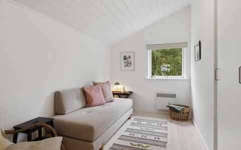 Lycka - 3Km from the Sea: Möbel, Interior Design, Flooring, Couch, Fussboden, Wand, Holz, Wohnzimmer, Decke, Zimmer