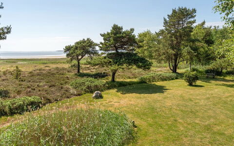 Lycka - 3Km from the Sea: Dach, Haus, Grundstueck, Zuhause, Hütte, Estate, Gartenbauten, Schatten, Blockhaus, Landscaping