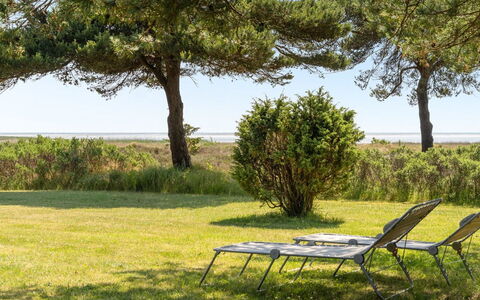 Lycka - 3Km from the Sea: Dach, Haus, Grundstueck, Zuhause, Hütte, Estate, Gartenbauten, Schatten, Blockhaus, Landscaping