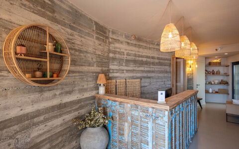 San Lorenzo al Mare 654: Holz, Beleuchtung, Interior Design, Gebäude, Die Architektur, Fussboden, Wand, Wohnzimmer, Flooring, Tabelle