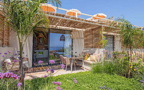 San Lorenzo al Mare 654: Pflanze, Gebäude, Blume, Himmel, Eigentum, Möbel, Fenster, Botanik, Haus, Stuhl