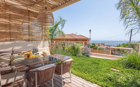 San Lorenzo al Mare 654: Möbel, Gartenmöbel, Veranda, Stuhl, Balkon, Schatten, Eco Hotel, Deck, Garten, Resort