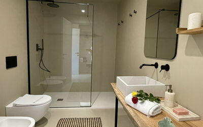 Casa Mia 3 654.3: Eigentum, Gebäude, Armatur, Sinken, Zapfhahn, Tabelle, Interior Design, Badezimmer, Duschkopf, Dusche