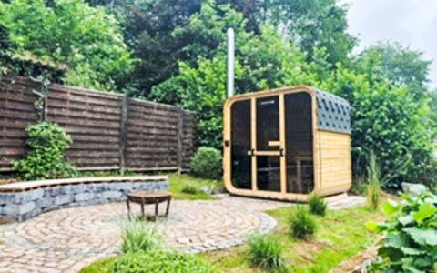 Familie Zinser mit Gartensauna: Garten, Hinterhof, Gartenbauten, Garten, Landscaping, Schuppen, Blockhaus, Outdoor Struktur, Hof