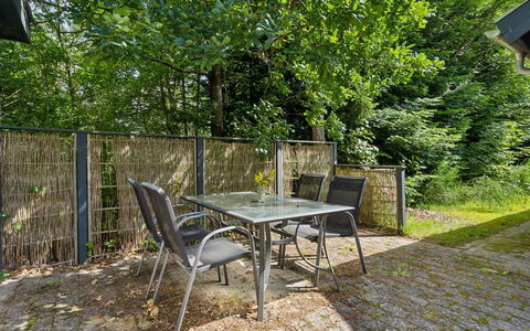 Ingebrit - 7Km from the Sea: Dach, Zuhause, Tür, Hütte, Schatten, Abstellgleis, Garten, Estate, Hinterhof