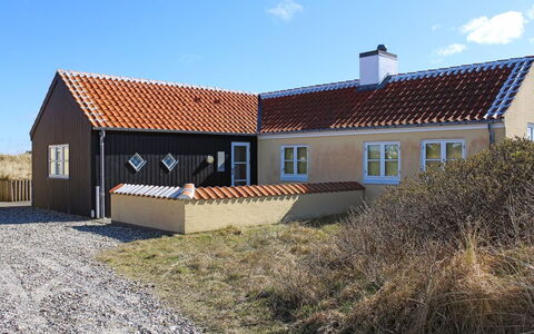 Nille - 100M from the Sea: Himmel, Gebäude, Dach, Haus, Zuhause, Hütte, Wohngebiet, Fassade, Die Architektur, Grundstueck